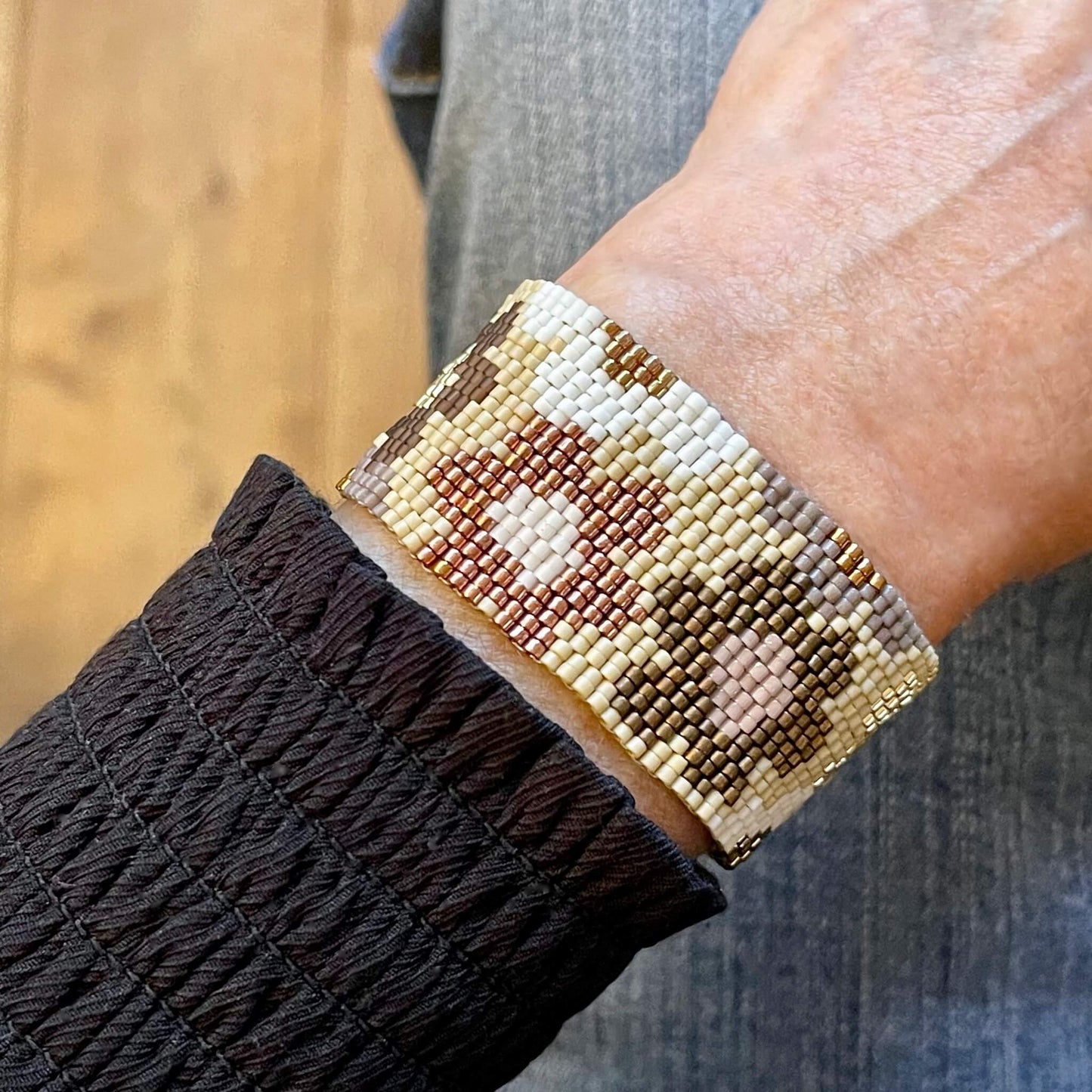 Retro Daisy Wide Cuff Beaded Bracelet | Brown/Tan/White