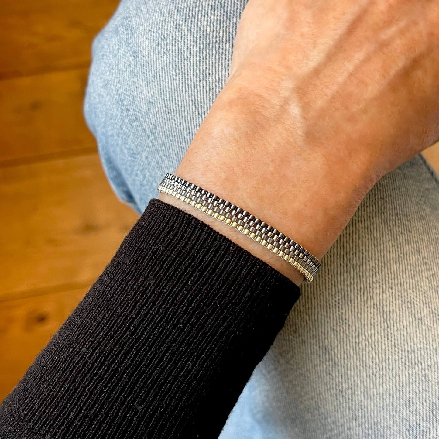 Minimalist gunmetal metallic horizontal stripes bracelet. Ombre pattern.